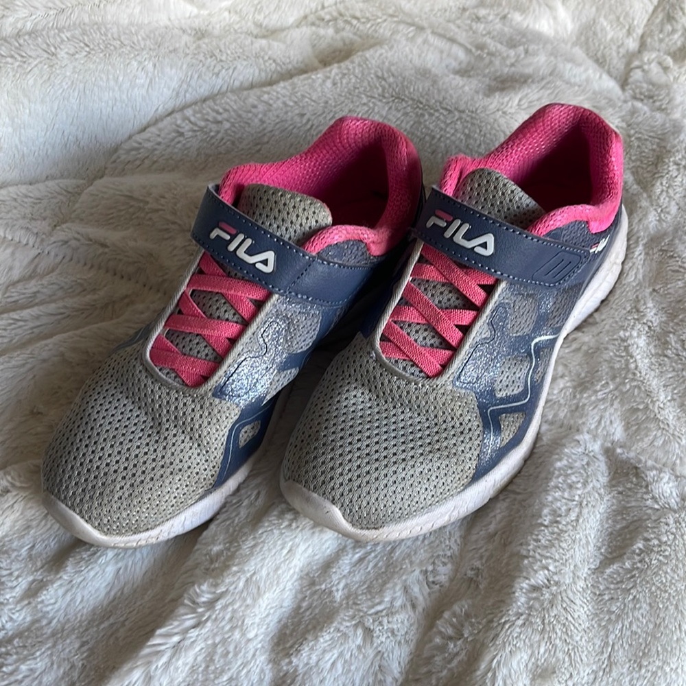 💕 Preloved Fila Girls Slip On Sneakers 💕